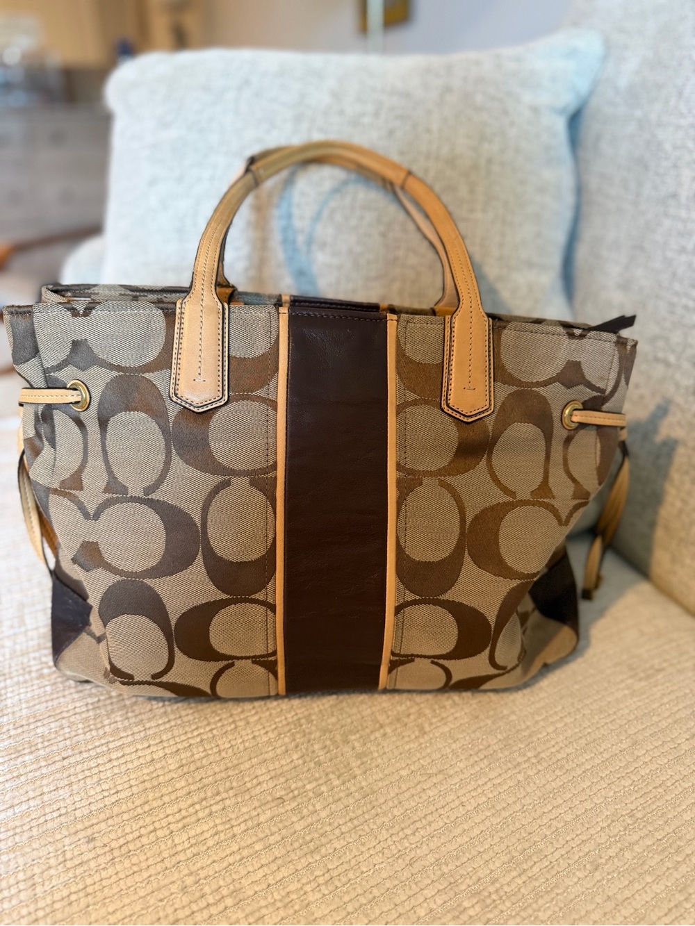 Coach Kelsey Sig Canvas Tote & Hamptons Sig Wallet 11x15 - Picture 2 of 16